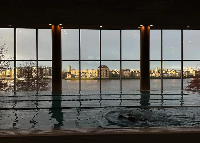 Canary Riverside Plaza Hotel