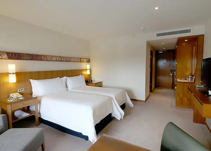 Canary Riverside Plaza Hotel