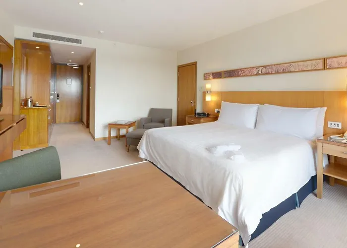 Canary Riverside Plaza Hotel